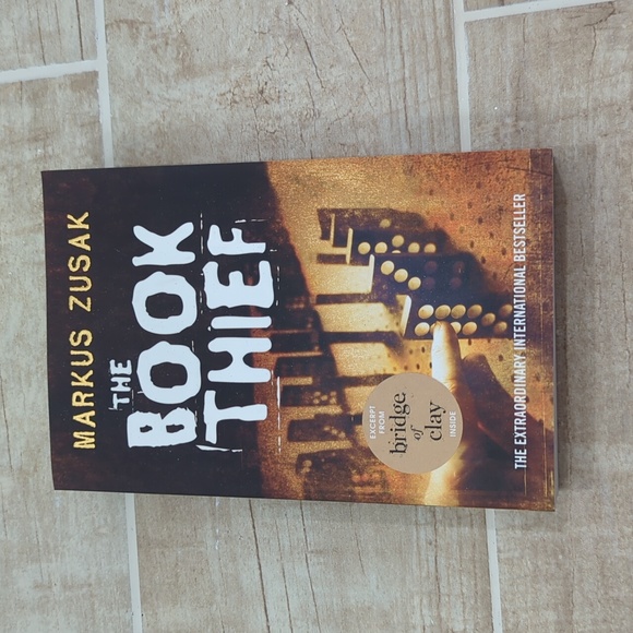 Nwt-The book thief. By Markus zusak. - Picture 1 of 3